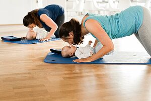 Fitness mit Baby im Kurs fitdankbaby