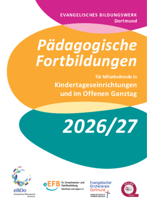 Das Titelblatt des Programms der Pädagogischen Fortbildungen für Mitarbeitende in Kitas und im Offenen Ganztag.