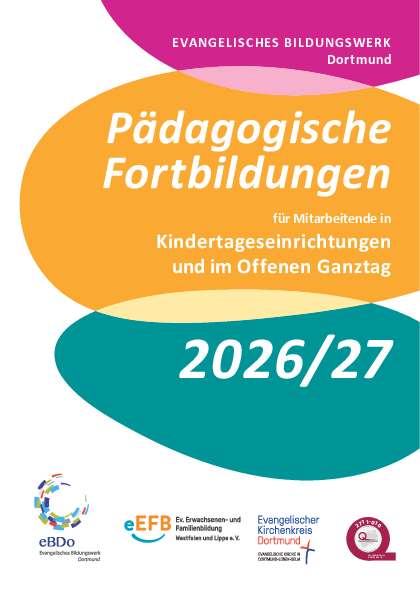 Das Titelblatt des Programms der Pädagogischen Fortbildungen für Mitarbeitende in Kitas und im Offenen Ganztag.